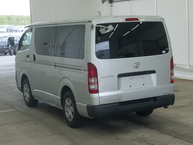 Toyota HIACE VAN 2010 7112504-1