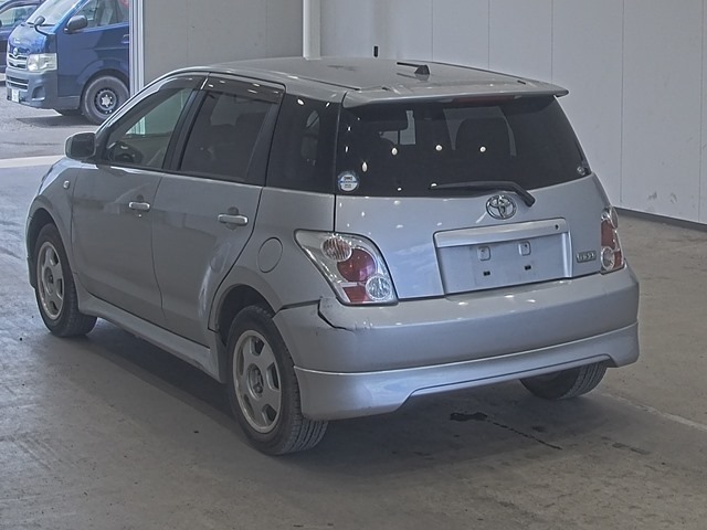 Toyota IST 2003 7111959-1