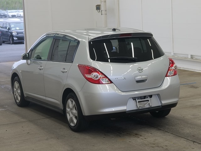 Nissan TIIDA 2011 7121388-1