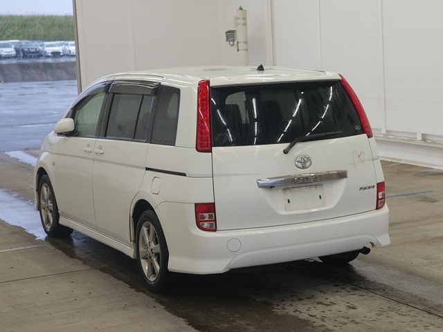 Toyota ISIS 2005 7212105-1