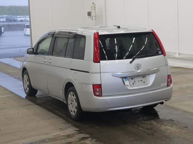 Toyota ISIS 2007 7233246-1