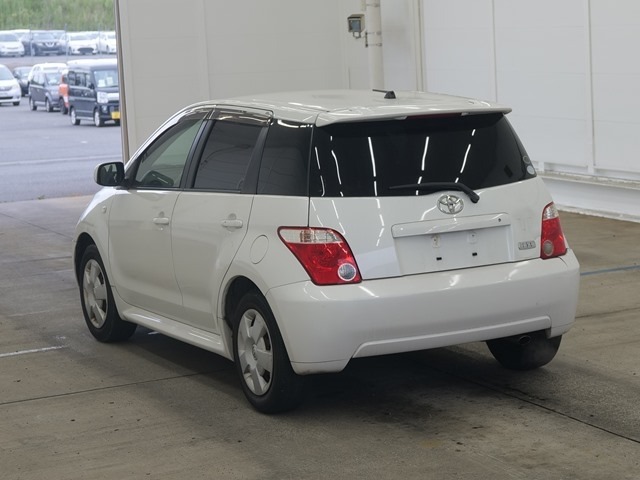 Toyota IST 2007 7208115-1
