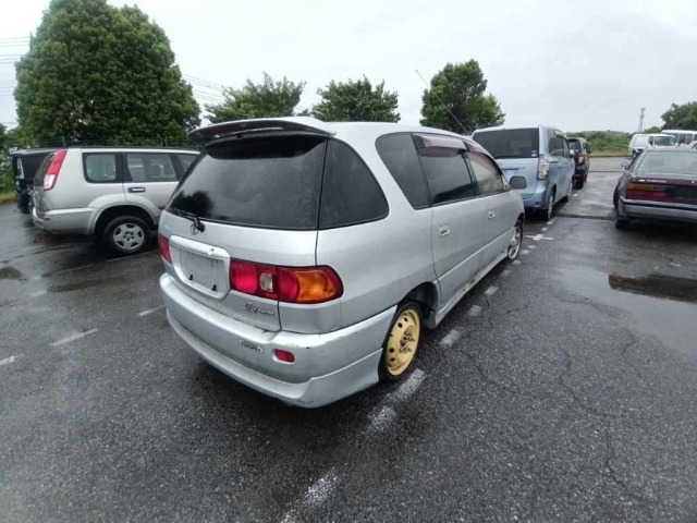 Toyota IPSUM 2000 7264529-1