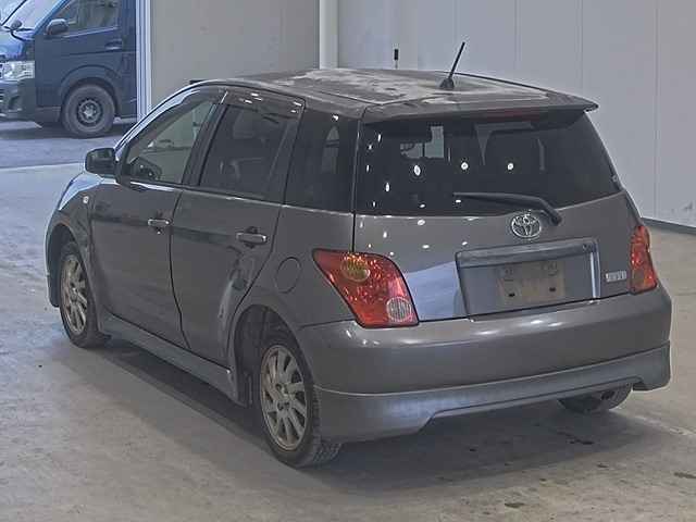 Toyota IST 2004 7260550-1
