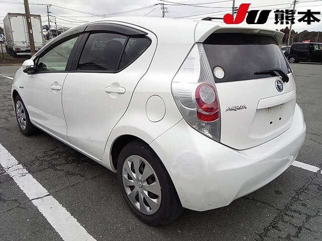 Toyota AQUA 2015 7419167-1