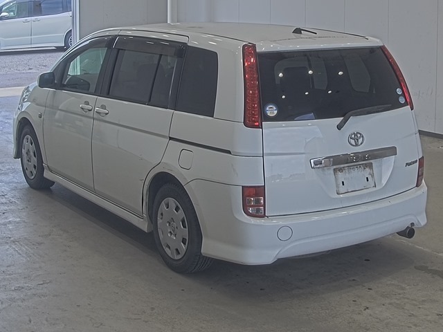 Toyota ISIS 2005 7639428-1