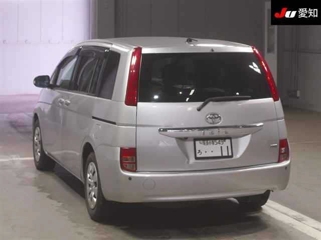 Toyota ISIS 2010 7639457-1