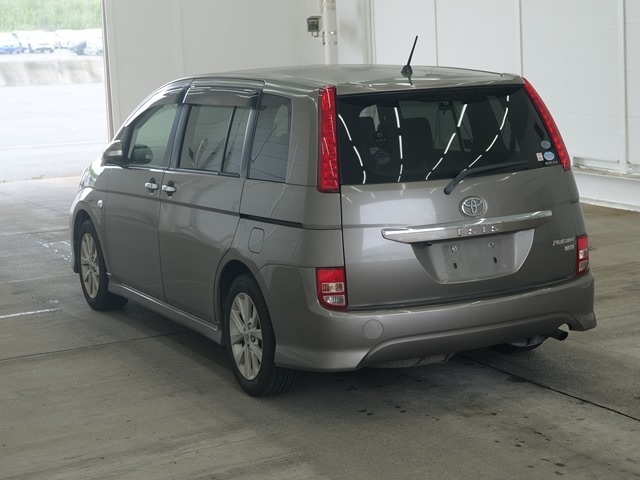 Toyota ISIS 2011 7735260-1
