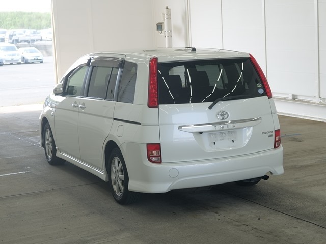 Toyota ISIS 2010 8044991-1