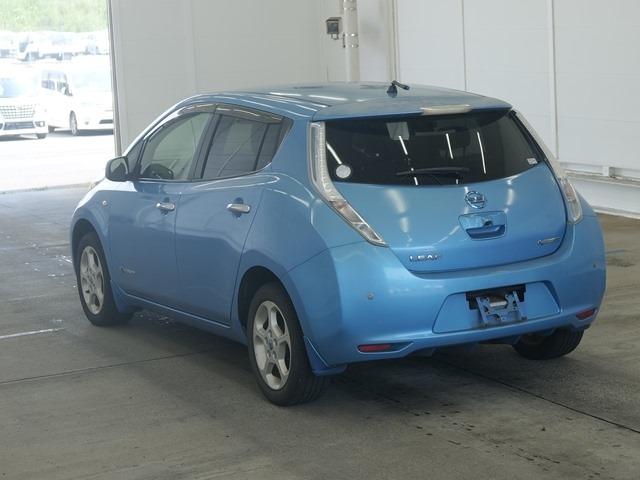 Nissan LEAF 2013 8060183-1