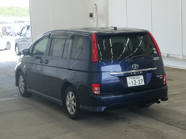 Toyota ISIS 2010 8212107-1