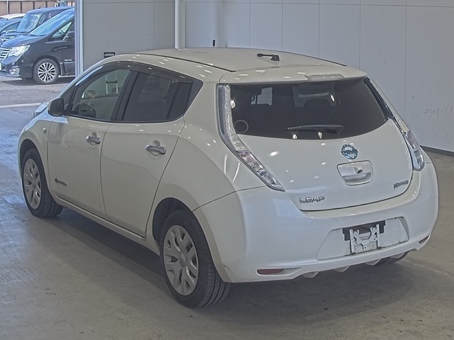 Nissan LEAF 2013 8305676-1