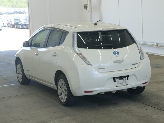 Nissan LEAF 2013 8307585-1