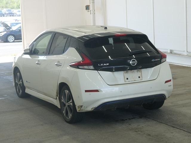 Nissan LEAF 2017 8466635-1