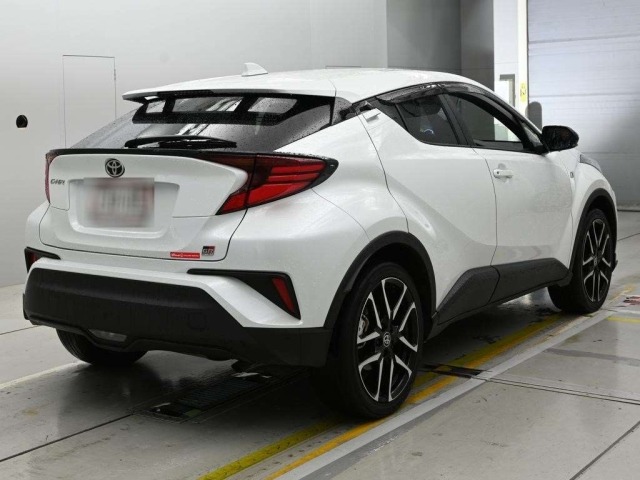 Toyota C-HR 2023 8494201-1