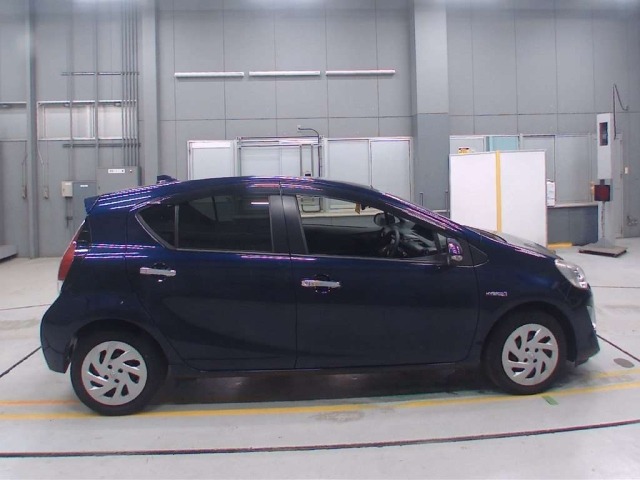 Toyota AQUA 2016 6967897-3