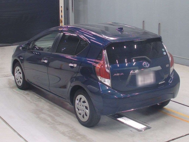 Toyota AQUA 2016 6967897-6