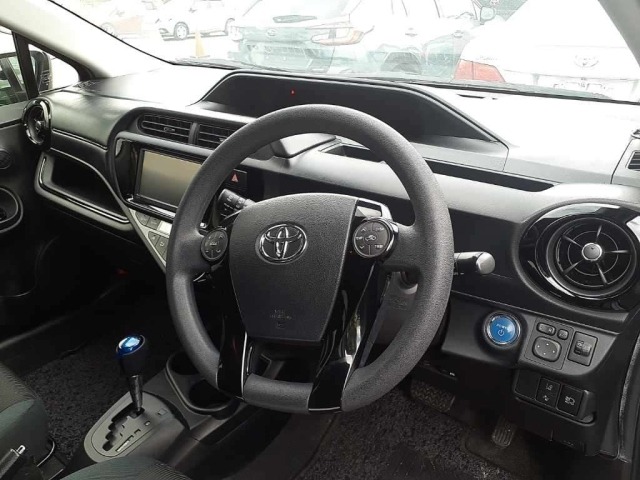 Toyota AQUA 2016 6967897-7