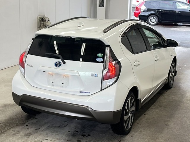 Toyota AQUA 2015 6967952-1