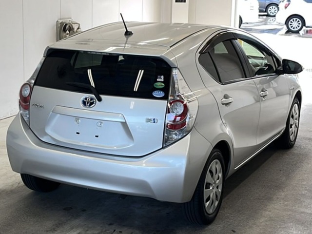 Toyota AQUA 2013 6967953-1
