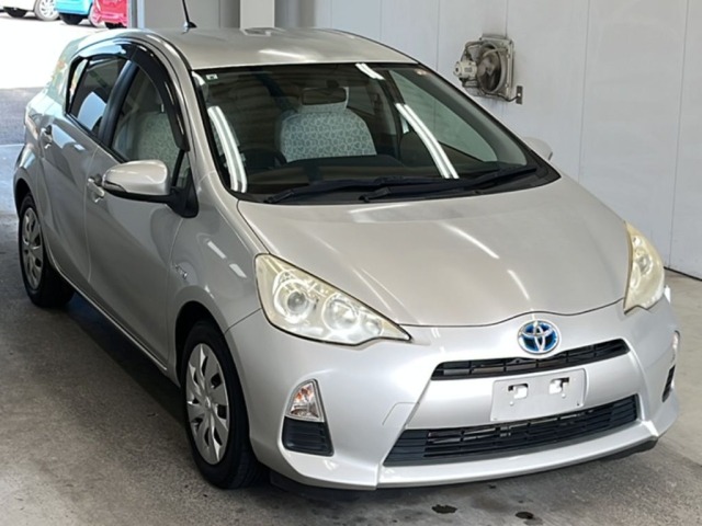 Toyota AQUA 2013 6967953-4