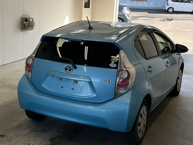 Toyota AQUA 2012 6967981-1