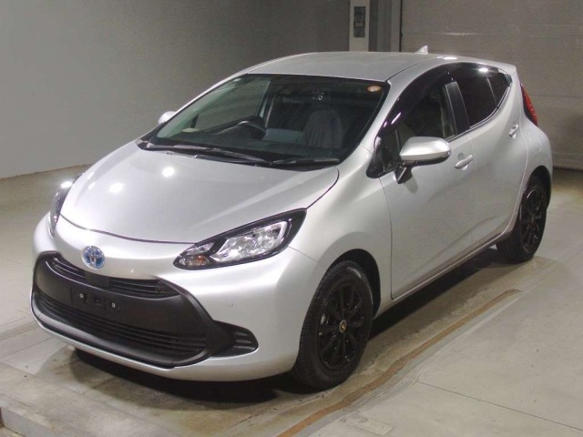 Toyota AQUA 2025 6968006-0