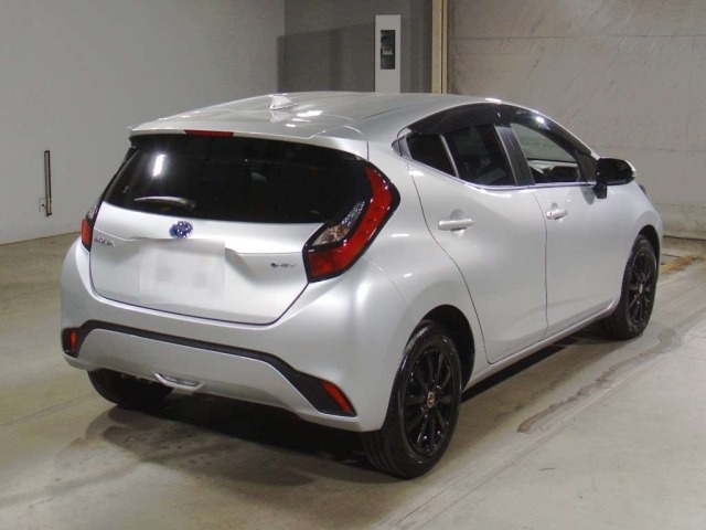 Toyota AQUA 2025 6968006-1