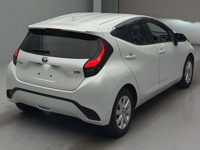 Toyota AQUA 2021 6968016-1