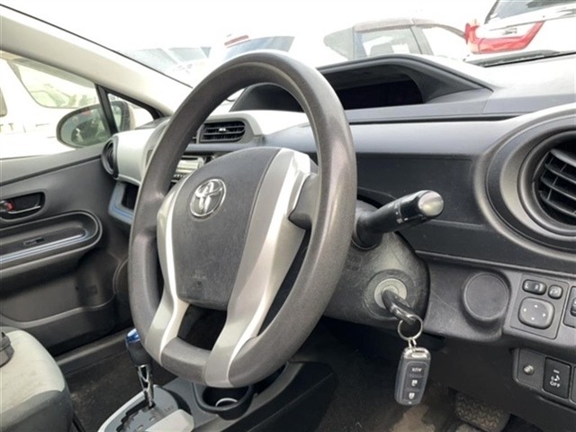 Toyota AQUA 2014 6968029-7