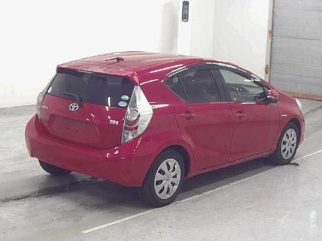 Toyota AQUA 2013 6968034-5