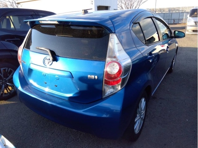 Toyota AQUA 2013 6968057-6
