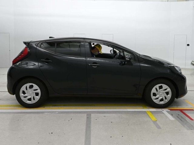 Toyota AQUA 2022 6968103-3