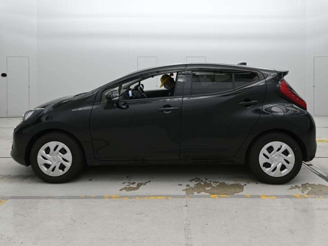 Toyota AQUA 2022 6968103-4