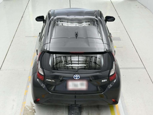 Toyota AQUA 2022 6968103-8
