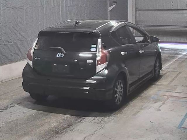 Toyota AQUA 2016 6968111-1