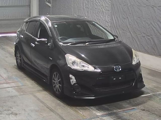 Toyota AQUA 2016 6968111-6
