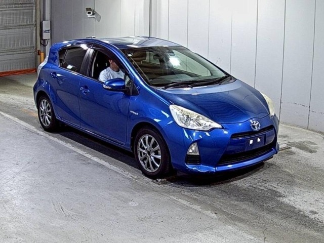 Toyota AQUA 2013 6968151-0