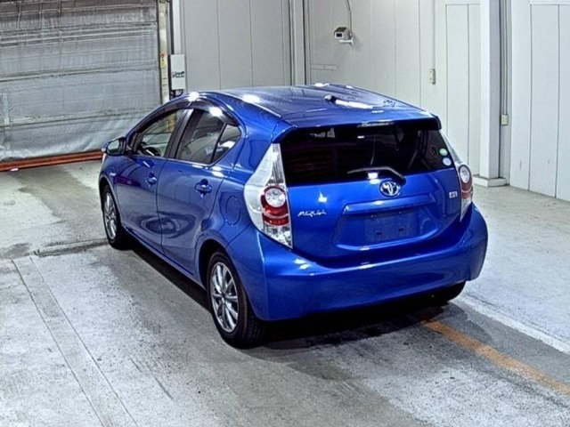 Toyota AQUA 2013 6968151-1