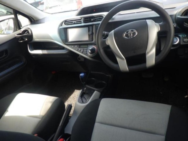 Toyota AQUA 2013 6968151-3