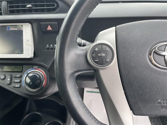 Toyota AQUA 2013 6968516-17