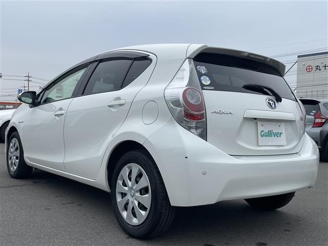 Toyota AQUA 2013 6968516-18
