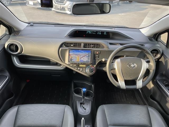 Toyota AQUA 2014 6968621-22