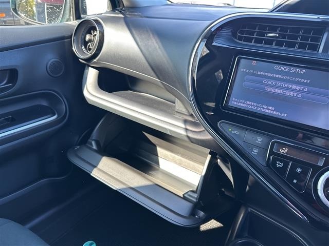 Toyota AQUA 2018 6968673-4