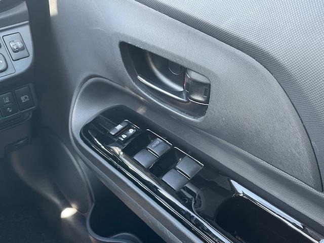 Toyota AQUA 2017 6968786-8