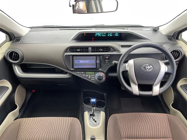 Toyota AQUA 2013 6968914-15