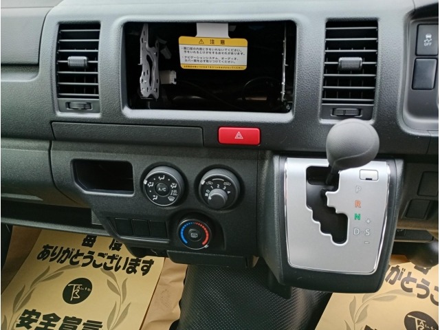 Toyota HIACE VAN 2026 6967957-26