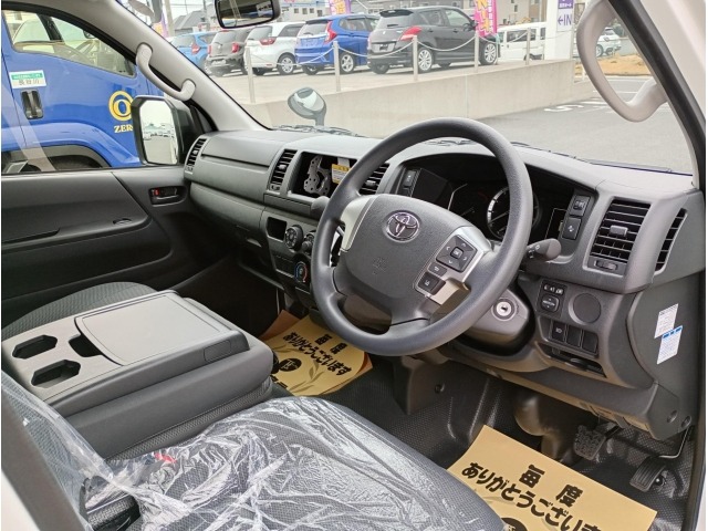 Toyota HIACE VAN 2026 6967957-4