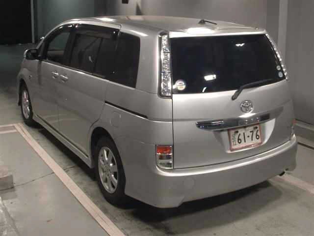 Toyota ISIS 2011 6969410-1