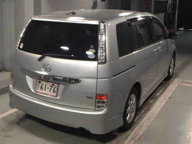Toyota ISIS 2011 6969410-5